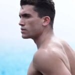 Jaime Lorente Instagram - El poder del infinito del mar encapsulado en el nuevo #AcquaDiGio EAU DE PARFUM recargable #armanibeauty @armanibeauty