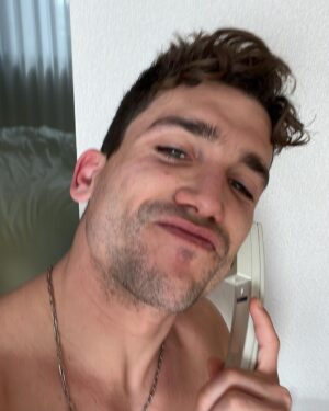 Jaime Lorente Instagram - Tamos de ahí
