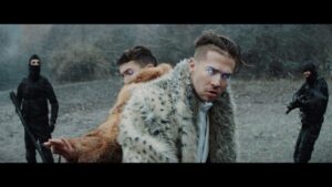 Jaime Lorente Instagram - Estamos fuera!

Guapo y Loco en todas las plataformas 

Música por @pablogareta1 
Master @mixedbykoar 

Directed by @leonsantana_
Produced by @slipcast_production
Team snow
DOP @rodrigo.depablo
1st AC @aaayal
2nd AC @manuelparada.mov
Gaffer @m.bryant
Electric @alexsarta
Team bar
DOP @e.lorite
1st AC @njgl
Aux. @antoniovermut
DIT @danihernandez.m
Gaffer @ignaciodivar
Best Boy @@abeltrangd
Producer: @aleexcape
Auxiliar de Prod @jesusgoj
Art director @thelastdiego
Stylist @a.hierro
MUAH @andreas.makeup_
Color @joncorres
Storyboard @dead.astronomer
Still photography @debgvargas
@lachicajeep
Villain @alberto_tierrez
Geos @jequecarlos
@alb_sabina
@sararuizferrer
@nono_mateos
Henchmen @babilonix_
@alexbaccelli
@remus_be_real
Thanks
@jadminer
@tmusicrepublic