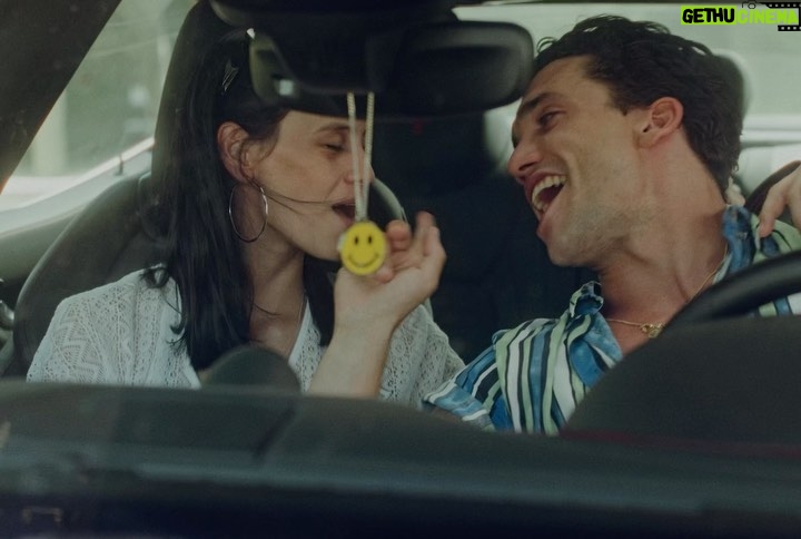 Jaime Lorente - 294K Likes - Ya está disponible en todas las plataformas “Sra Smit”
Decidme que os parece en los comentarios, os leo!!
Muchas gracias a todos los implicados.
Director
Leon Santana @leonsantana_
Art director
Diego Andres @thelastdiego
DOP
Álvaro Glückmann @agluckmann
Focus Puller
Jon Corres @joncorres
Gaffer
Jorge Parejo @jorgeparejo_
Electrical assistant
Euu García @euugarcia94
Director Producer
Andrés Cabello @andrescxbello
Chief Producer
Coko Correa @coko.correa
Music Producer
Pablo Gareta @pablogareta1
Production assist
Miriam Estall @miriamestall
Mar Fernández @marfercrespo
Ana Conde @anaatsix
Style director
Covadonga Arronte @co.d.0nga
Makeup director
Estefi Rodríguez @estefimakeupartist
Makeup assistant
Andreea Tanase @shadowws.makeup
Still photography
Débora Vargas @debgvargas
Color
Jon Corres @joncorres
Graphic Design
Diego Andres @thelastdiego
Cast lead
Jaime Lorente
Milena Smit @milenasmitm
Natos @natos_y_waor
Samuel Blasco Reina @samublasco
Claudia Blasco Reina @claudiaablasco
Efen Delerma @efendelerma
Kevin Clean @kevinclean_
Cristina Yarza Vieira @cristinaleyeva
Maya Candil Díaz @mcandild
Álvaro Toro García @alvaro_tgj
Mario López @Quiespietos
Extra
Lucía Flórez @__luciaflorez
Silvia Mateo López @silviaml14
Verónica Rodríguez Vera @veronicaarv
Gonzalo Castaño Horrillo @Gonzalocasth
Laura Olmedo Rodríguez @lauraolmedo98
Lian Faz @lianfaz
Isabel Velázquez Soto @Isabelvelazquez96
Laura Rodríguez Vidal @laurv97
Miguel Campos Velasco @miguelitocampos95
Eduardo Garrido @Eduggal11
Francisco Javier Núñez @Francm96
Elena Fernández de Liencres @elenitaflr
Catering
Masakali Pizza @masakalipizza
Bimbo @bimboesp
Cruzcampo @cruzcampo
Comidas Caseras Beyro
Special Collaborator
Hotel Ginés - Líderes Hoteleros @hotelginesoficial
G’Vine Gin @gvinegin
TwoJeys @twojeys
Grupo López Pardo @grupolopezpardo
20 20 Studio @veinteveintestudio
Setolite international visual machine @setolite