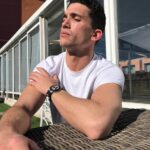 Jaime Lorente Instagram - Muy a gusto al sol ☀️ con @bulgari ❤️❤️ #BulgariWatches #BulgariAluminium