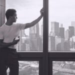 Jaime Lorente Instagram - Un hotel con vistas y mi #perfume favorito. No le pido más al #DíadelPadre #ad @armanibeauty #AcquadiGio