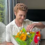 Jake Austin Walker Instagram - Do you feel Bonita? I feel Bonita. 💐 Thank you for all the love on the “Best Thing” video keep sharing with The Best Thing in your life ❤️