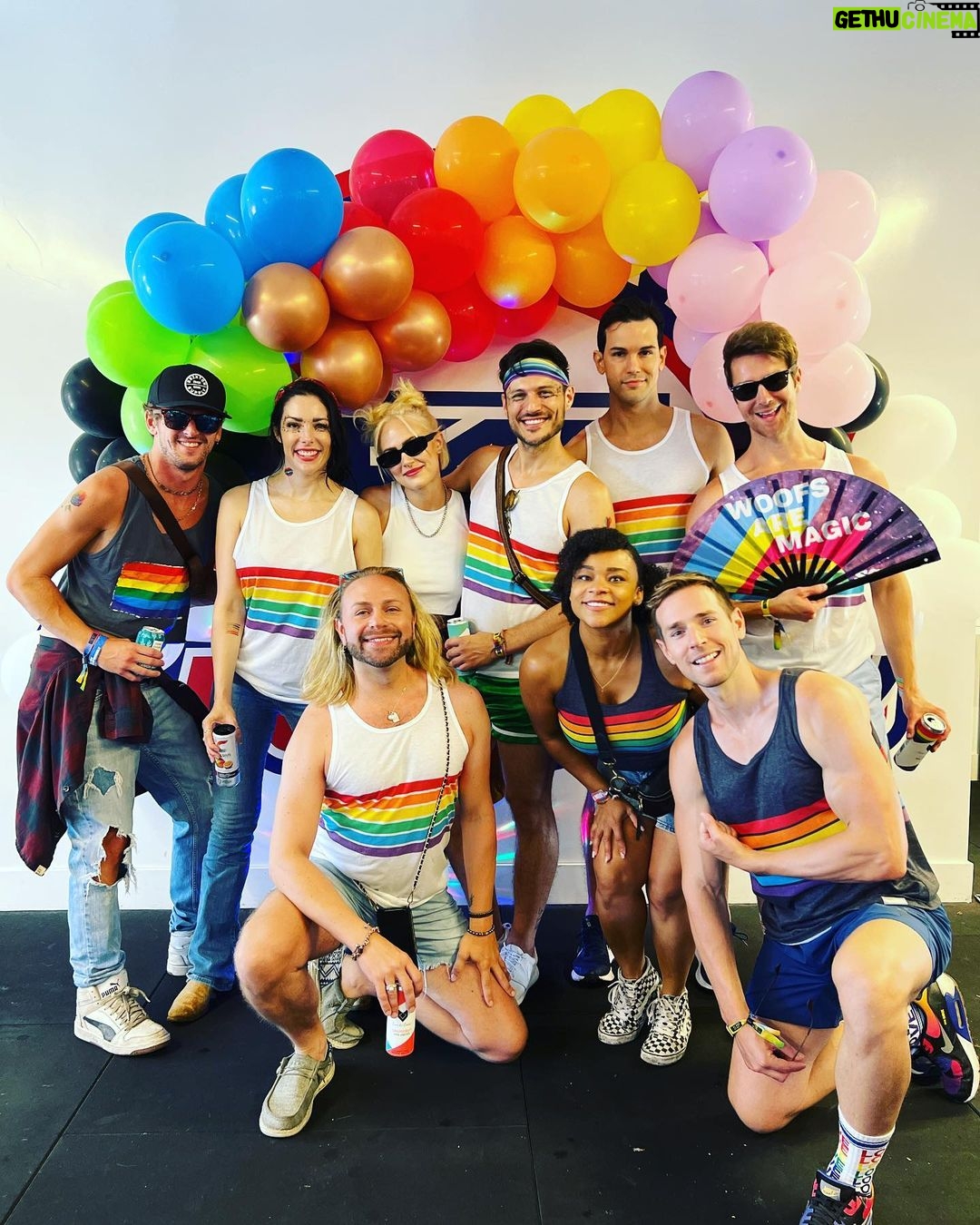 Jake Helgren Instagram - What can I say about Pride? My strife and business partner calls it my gay Christmas. Our history tells us it’s us our neverending fight for equal rights. My heart tells me it’s about my chosen family. These people right here—who make me feel like what we are doing on this Earth has worth and importance. Happy Pride to all you Queers. Happy Pride to all our allies. And most especially, Happy Pride to my chosen family. 🏳️🌈 West Hollywood, California