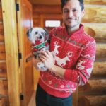 Jake Helgren Instagram - Ugly Sweater Thursday. 🎄 . . . 📸: @autumnfederici #ninthhousefilms #christmasmovies #setlife #directorlife🎬🎥
