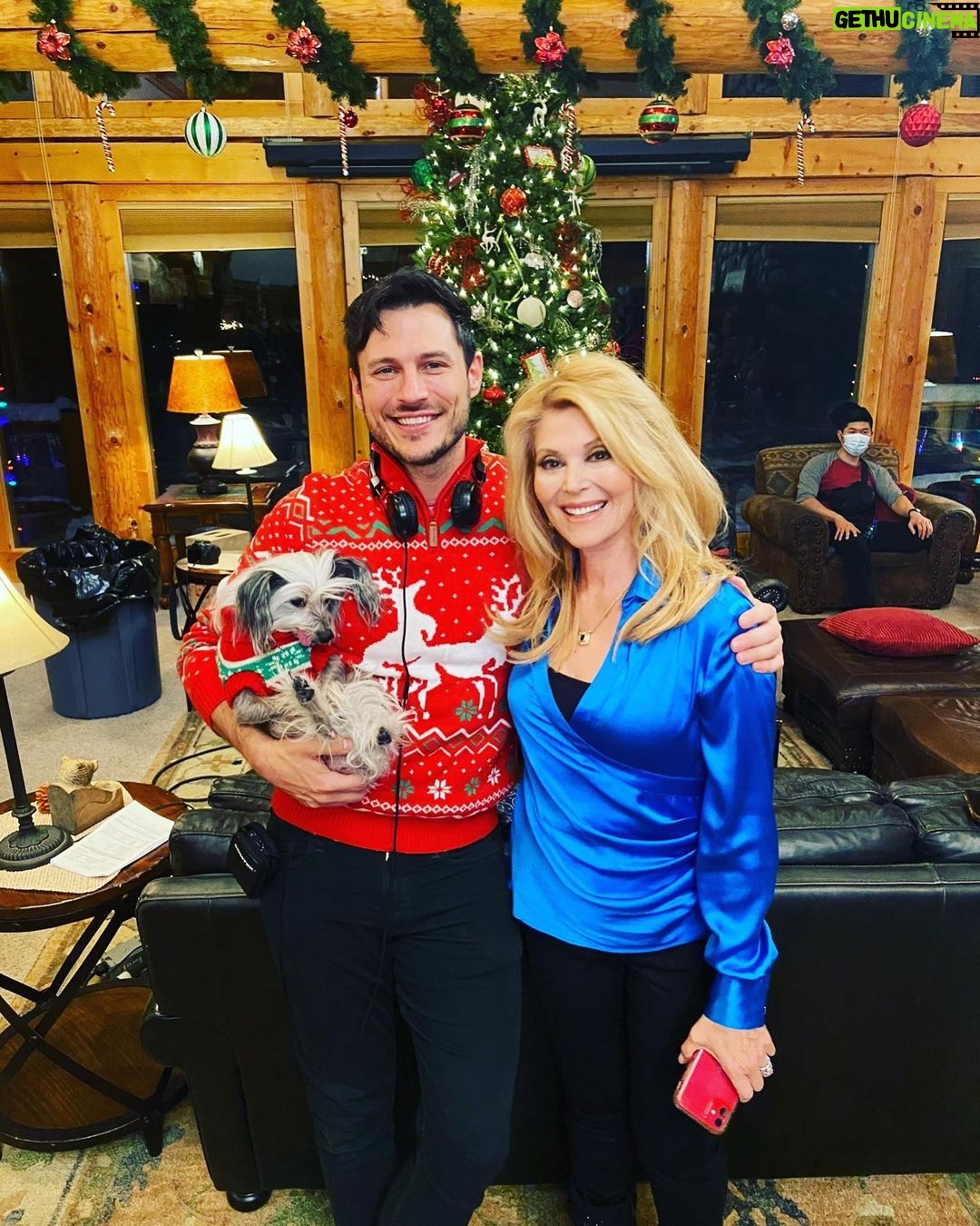 Jake Helgren Instagram - Tonight watch this beautiful cast (as well as Audrey Landers and even a cameo from Miss Piper who are in the next photo, swipe right!) having fun in the magical Bavarian Christmas village of Leavenworth in Cloudy With a Chance of Christmas on @lifetimetv at 8/7C as part of @itsawonderfullifetime π
π²βοΈ . . . #lifetimechristmasmovies #ninthhousefilms #nicelyentertainment #itsawonderfullifetime Leavenworth, Washington