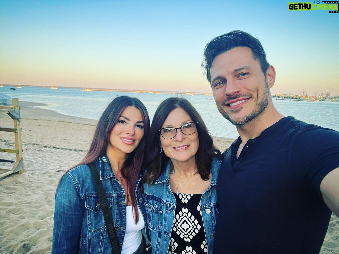 Jake Helgren Instagram - Perfect vacay with my two best friends. @houseoffawn & @rachel_richards_wilson ❤️ Provincetown, Massachusetts