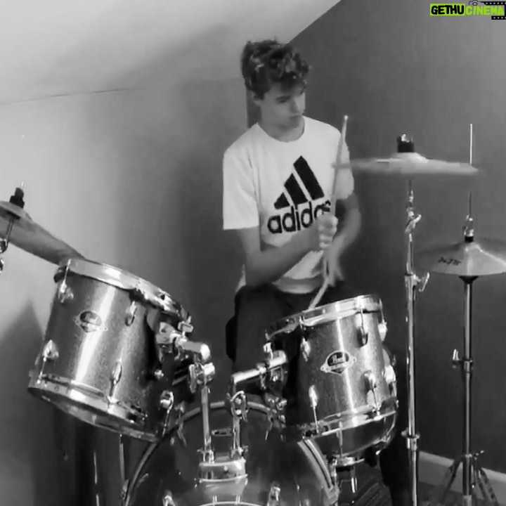 Jake Katzman Instagram - Drums!!!!!! 🎶 . . . . . #drums #drummer #teen #drumming #music #musician #singersingwriter #spotify #tictok #trending #grateful #beat #drumsolo
