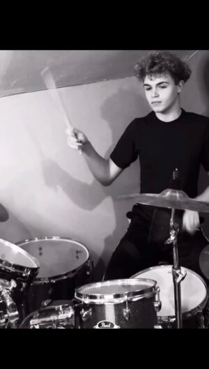 Jake Katzman Instagram - Jazz Drum Vibes!!
.
.
.
.
.
.
.
.
.
.
.
.
#jazz #drummer #music #singersongwriter #musician #jazzband #chill #tiktok #instagram #drums #vibes