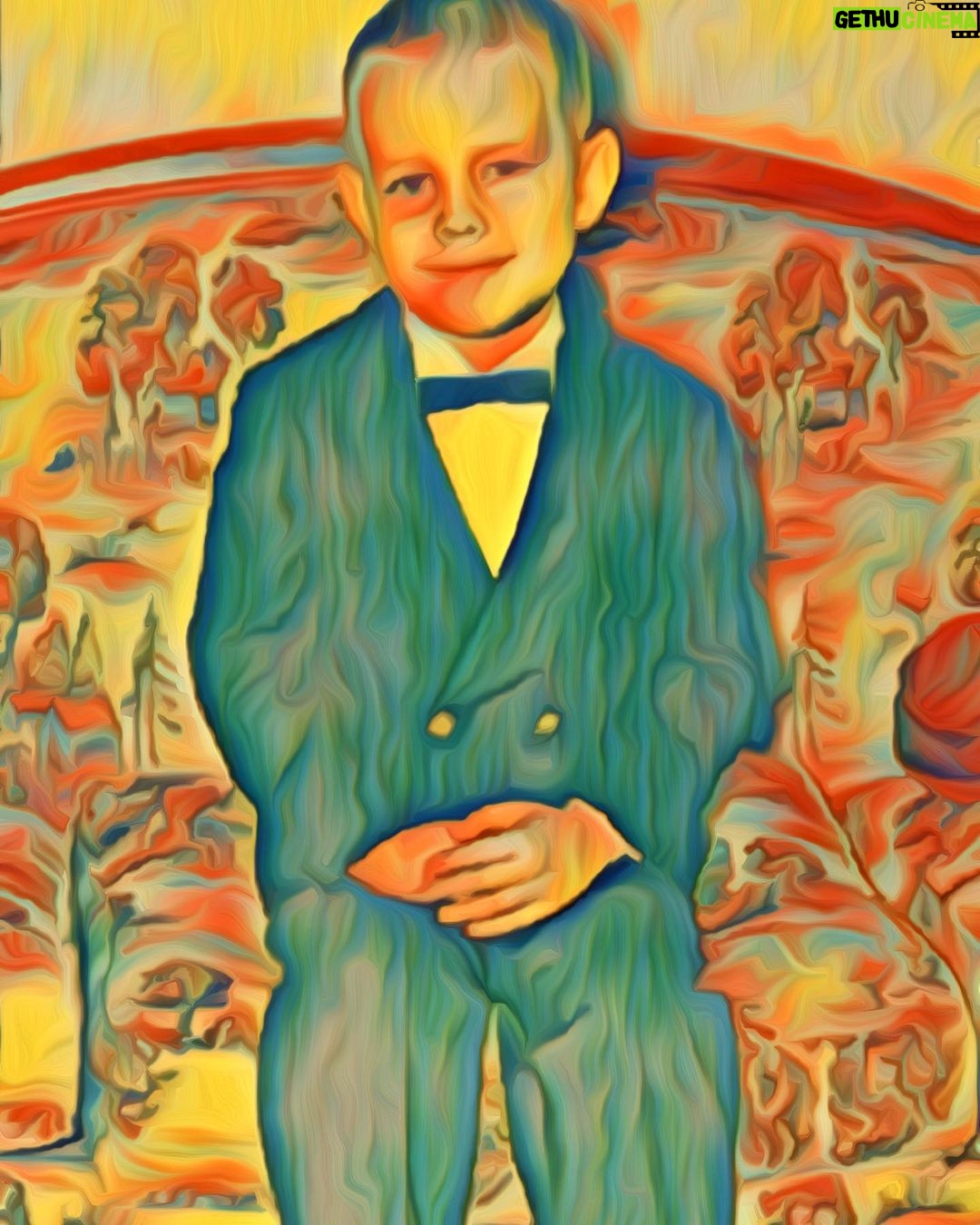 James Michael Tyler - 1.7K Likes - Me . 5 years old. A long time ago in a galaxy far, far away. ;) #younggunther #morehair #nicesuitkid #tooyoungforcoffee #babybarista #friendstvshow @friends #bigheadkid