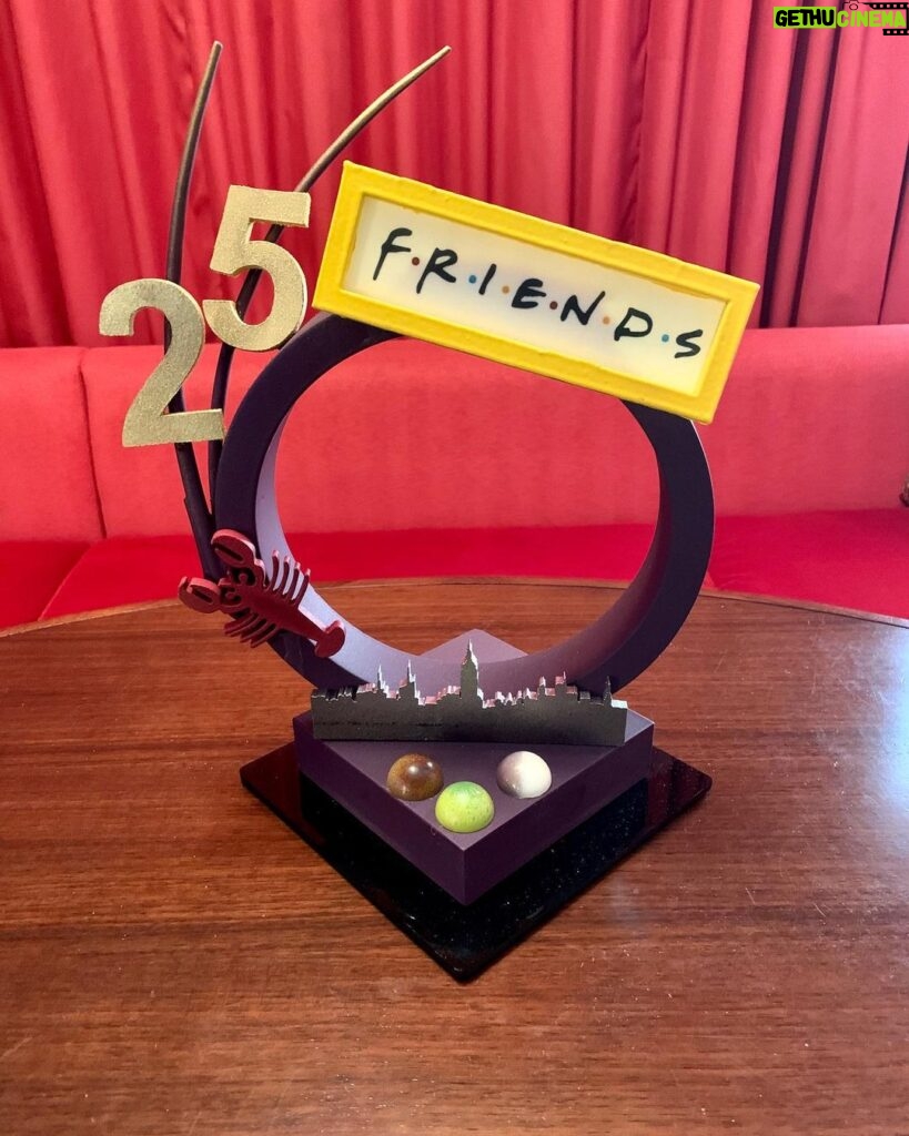 James Michael Tyler Instagram - That’s a wrap on #friends25 in #vegas ! Thanks again @warnermediagroup @att @friends @warnerbrostv