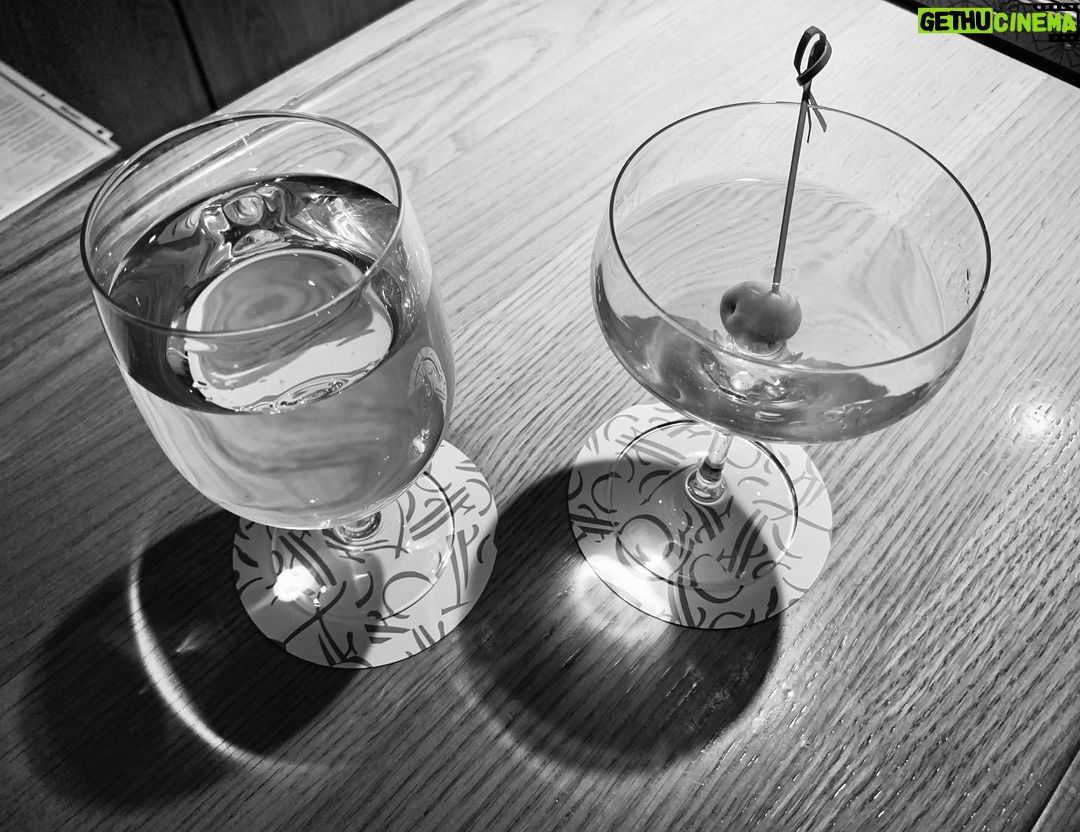 James Michael Tyler - 750 Likes - Annnnnd, scene. Thanks! Stay tuned for more. :) @friends @warnermediagroup #friends25 #seattle #martini @warnerbrostv
