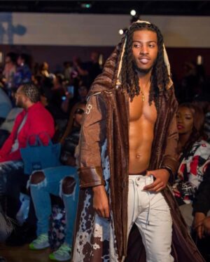 James Perkins Instagram - Is anybody still doing Fashion Shows? 
I Need Parts 😮‍💨 

#model