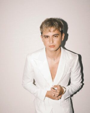 James Reid Instagram - PREVIEW 2023 BEST DRESSED YEEHAWW
Styling @johnlozano10 @lonmorelos 
Jewelry @tiffanyandco @nikki_martel 
Glam @mac_igarta 
Shoes @unitednudeph 
Photos by @meetkeso 
Inspiration @pressmanissa 🌞