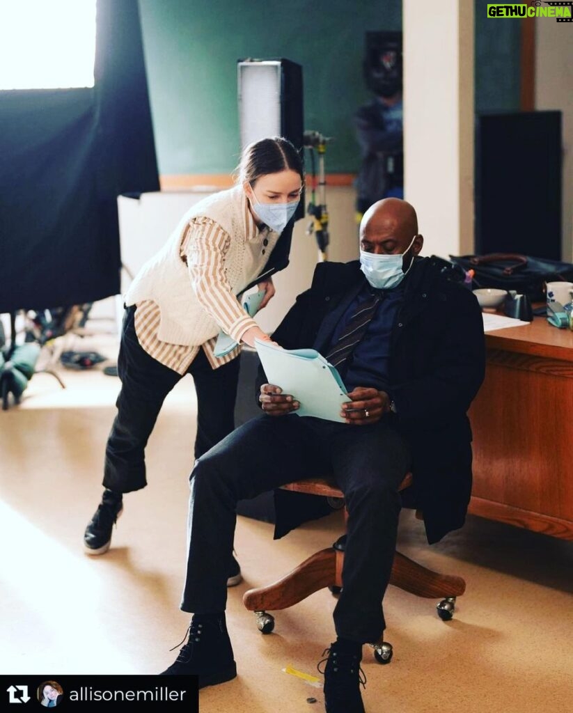 James Roday Rodriguez Instagram - Repost from @allisonemiller • This is @allisonemiller directing her first episode of network television. After carefully crafting the performance of @romanymalco, she told me to "try one like it matters." A fine note and a job very well done. Don't miss this triumph of the human spirit this Wednesday night at 10/9c on ABC. @millionlittlethingsabc 🙏🏽🌈🛼🛼🔥💰🍿✂️🦾💄👨🏿‍🍳🧶🦚🌹🍮