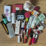 Jamie-Lee Six Instagram - GIVE AWAY TIME ✨ maak kans op 1 van deze 3 pakketten om te sharen met je bestie, mama, broer… wat moet je doen? Volg mij op tiktok en instagram, reageer welk pakket je wilt winnen (1, 2 of 3) en tag de persoon met wie je het zou delen 🥹 succes kuikentjes 🐥