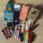 Jamie-Lee Six Instagram - GIVE AWAY TIME ✨ maak kans op 1 van deze 3 pakketten om te sharen met je bestie, mama, broer… wat moet je doen? Volg mij op tiktok en instagram, reageer welk pakket je wilt winnen (1, 2 of 3) en tag de persoon met wie je het zou delen 🥹 succes kuikentjes 🐥
