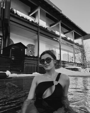 Jamie-Lee Six Instagram - lekker plonsje doen 🏊🏼‍♀️❄️