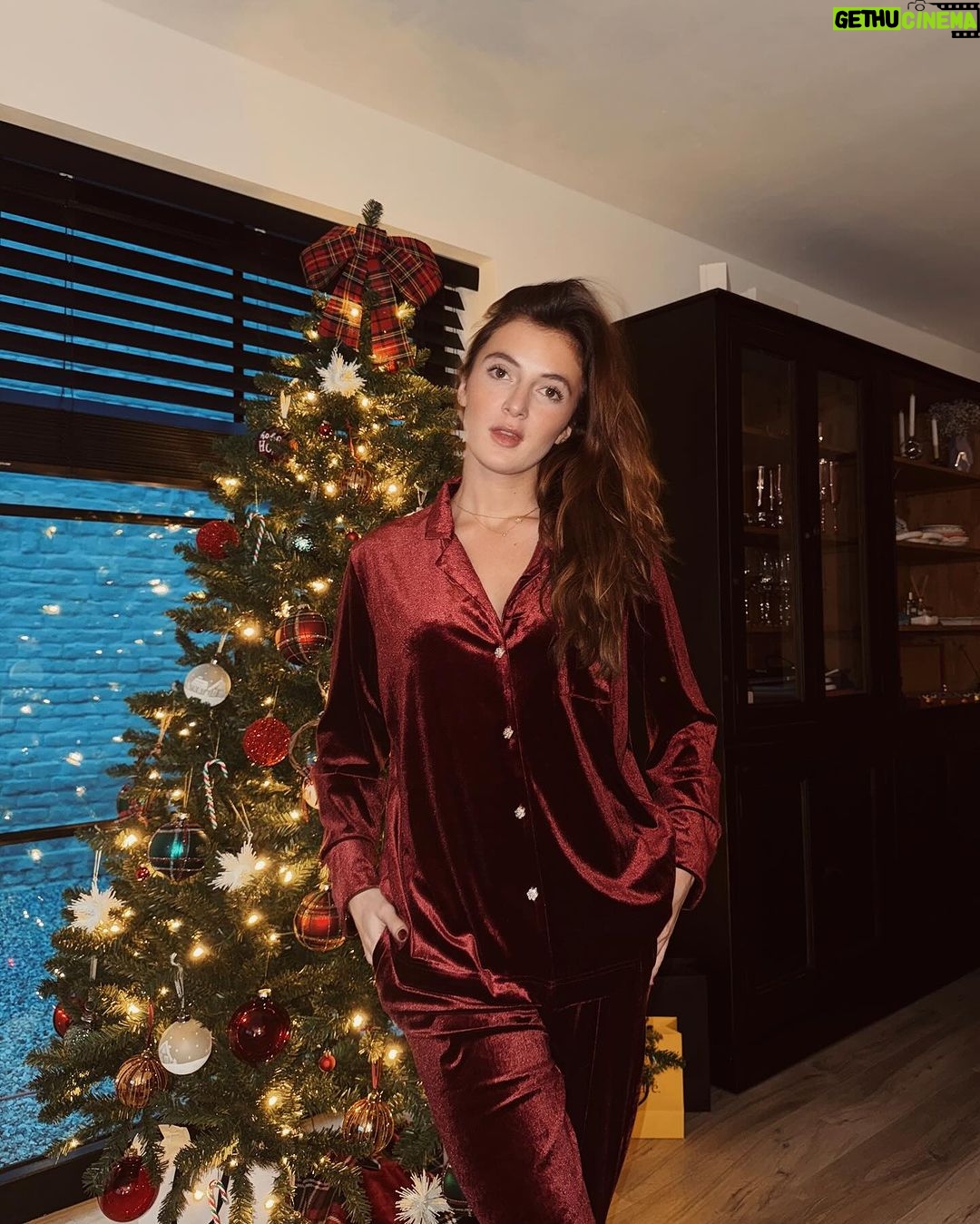 Jamie-Lee Six Instagram - pyjama’s & ik zijn een ongezien top duo