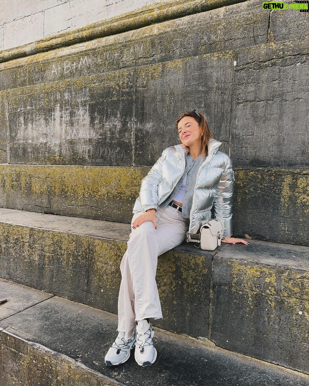 Jamie-Lee Six Instagram - silver is the new red 🩶 fly me to the moon please 🌕 publiciteit @zalando