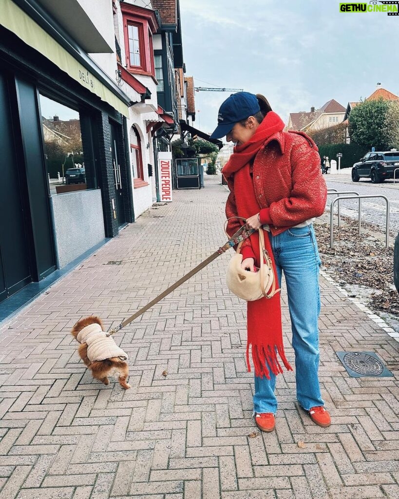Jamie-Lee Six Instagram - mommy walks 🐾🍒❤️