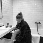Jamie-Lee Six Instagram - Me time is echt zalig 🧖🏽‍♀️ mijn huid is super droog met het koude weer maar door deze @weledabenelux Skin Food Body Butter (door Calendula en kamille werkt dit super kalmerend voor men huid) scheelt het dag en nacht 🥹 biologisch en 100% natuurlijk 🌱 publiciteit #weledaskinfood #wateetjehuidvandaag