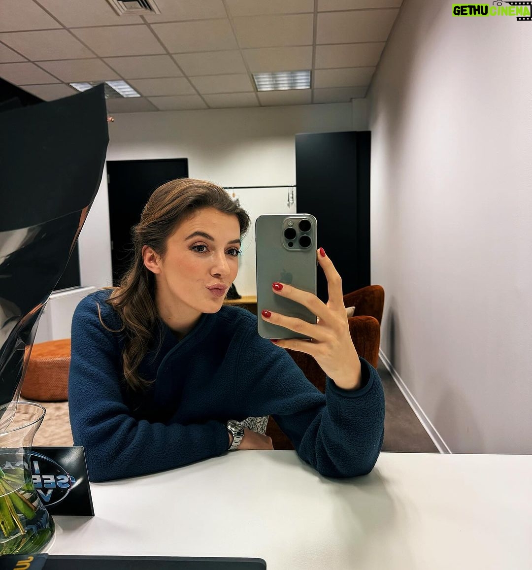 Jamie-Lee Six Instagram - swipe for the one with make up on 💋💄