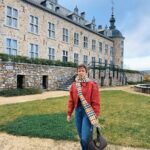 Jamie-Lee Six Instagram - de laatste twee zijn hoe het er effectief aan toe ging tijdens het nemen van deze foto’s 🤣💨🍂🐿️🌰 Château de Mirwart