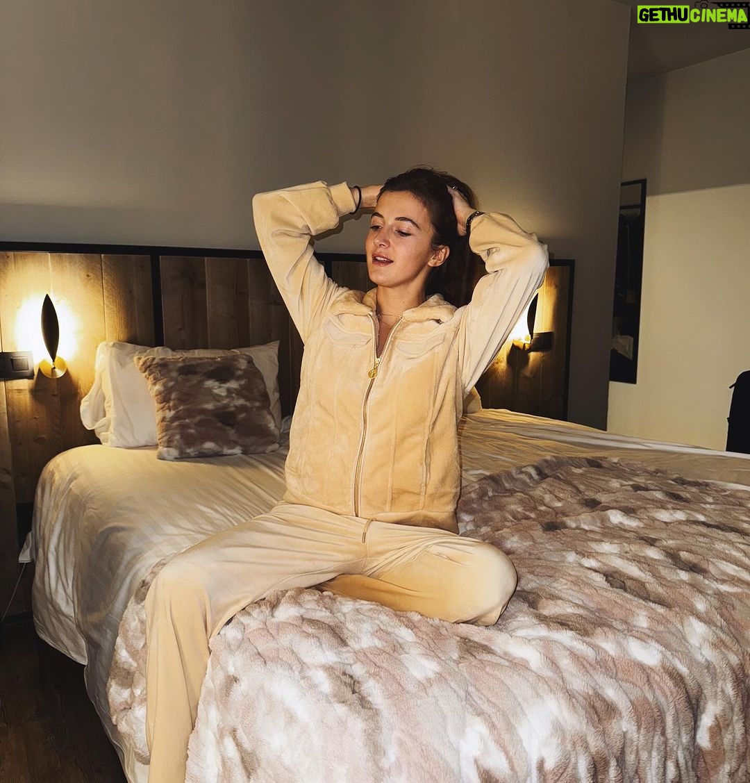 Jamie-Lee Six Instagram - some of my favorite cosy moments 😌🧖🏽♀️🫧 Goed nieuws want in @zizai_lingerie zijn het Zizai days en is er 10% korting op lingerie, homewear & nachtmode 🌙 publiciteit