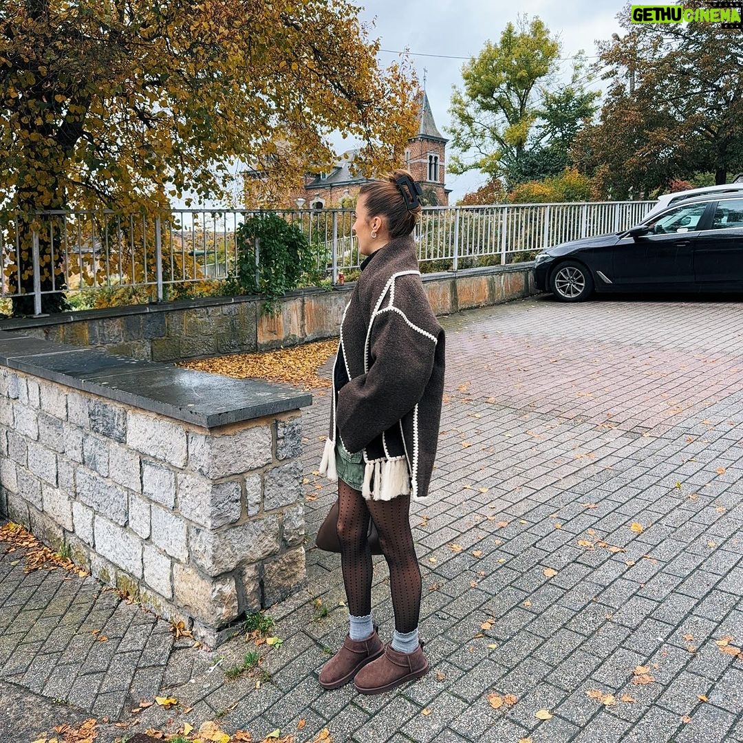 Jamie-Lee Six Instagram - favooooo seizoen 🍂🌰🤎🦌🐿️ Rochefort, Belgium