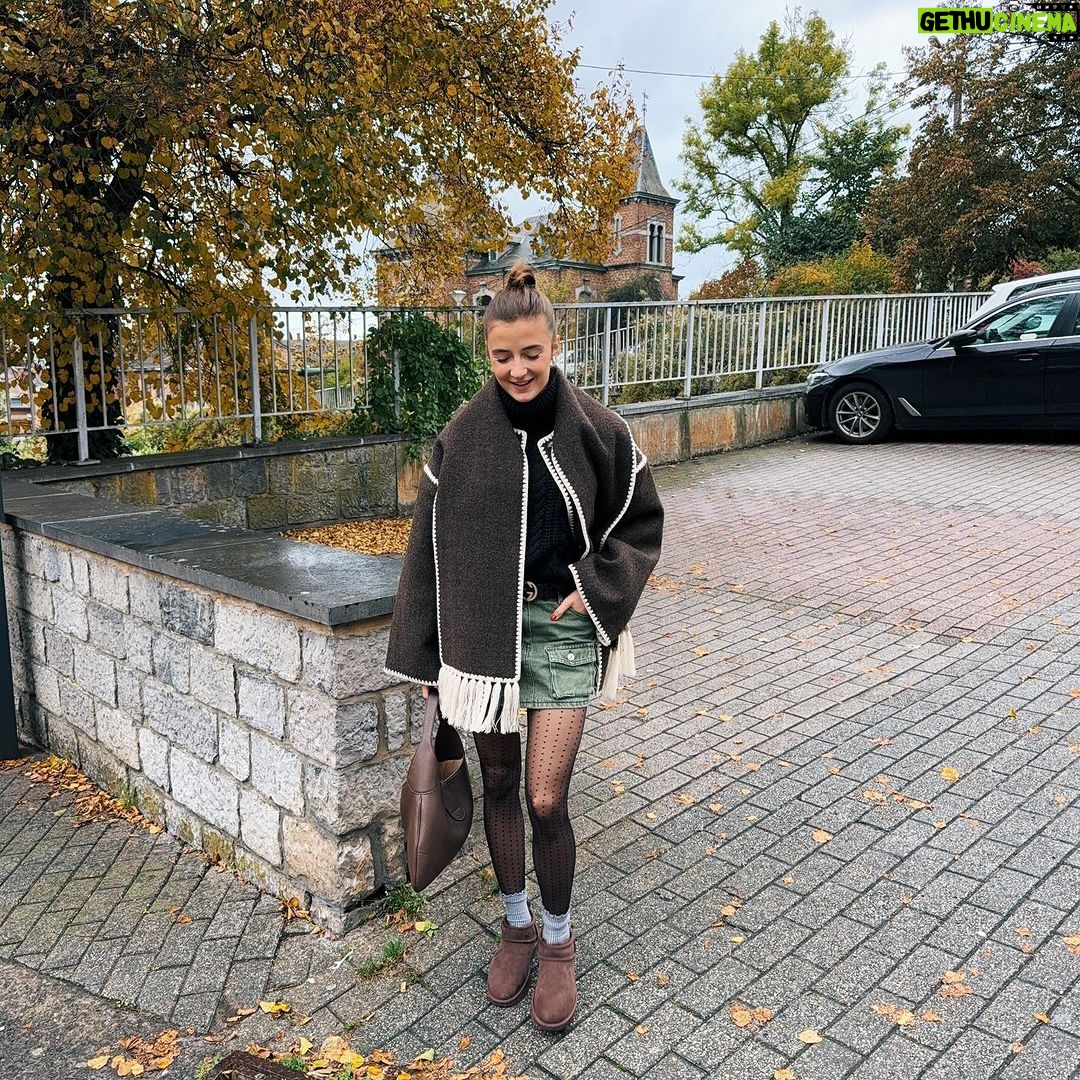Jamie-Lee Six Instagram - favooooo seizoen 🍂🌰🤎🦌🐿️ Rochefort, Belgium
