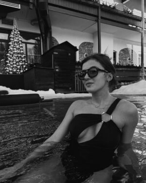 Jamie-Lee Six Instagram - lekker plonsje doen 🏊🏼‍♀️❄️