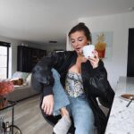 Jamie-Lee Six Instagram - totally ready for cold and cosy days met bananenbrood, cute outfits & matcha 💐💚 publiciteit @zalando