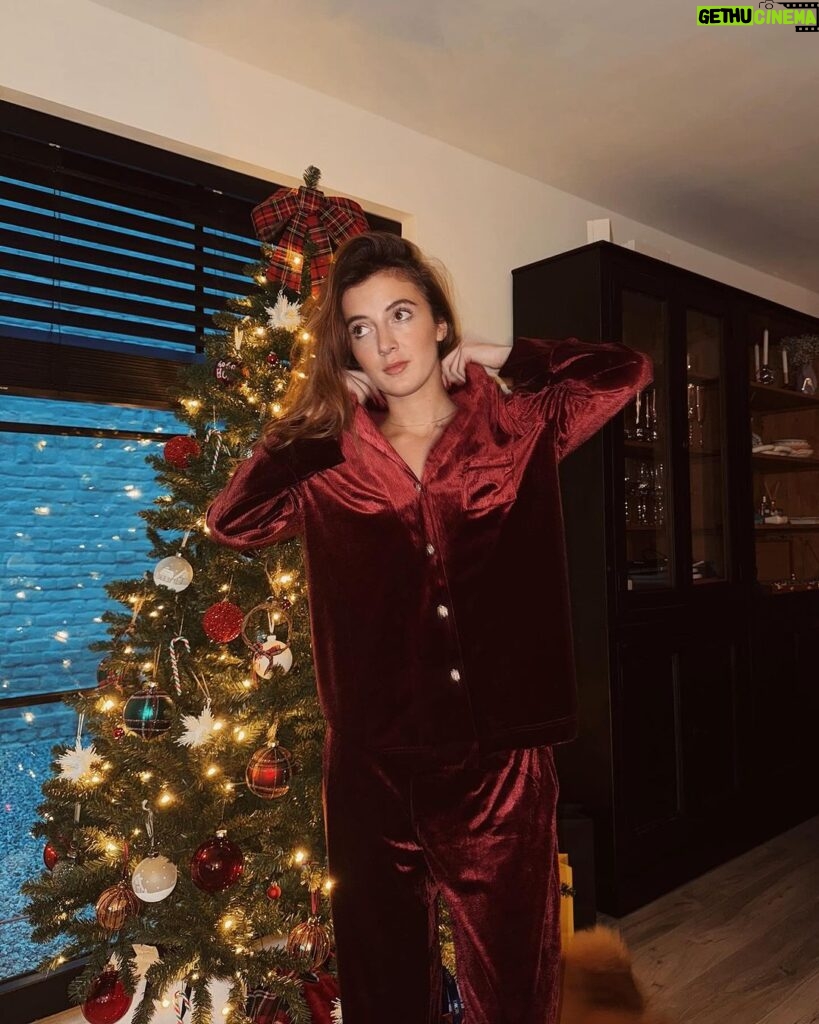 Jamie-Lee Six Instagram - pyjama’s & ik zijn een ongezien top duo
