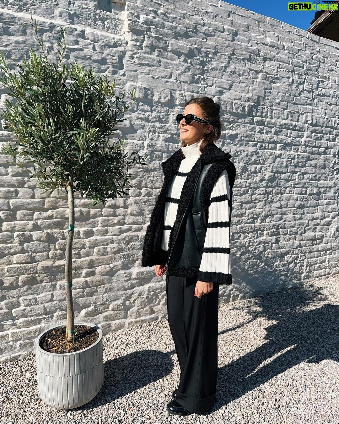 Jamie-Lee Six Instagram - Nugget stole the show π€ van 4 oktober tot 14 oktober zijn het opendeurdagen in @trendwalk en is er 10% korting op alles! Deze outfit komt ook van daar π₯Ήπ§Έπ publiciteit