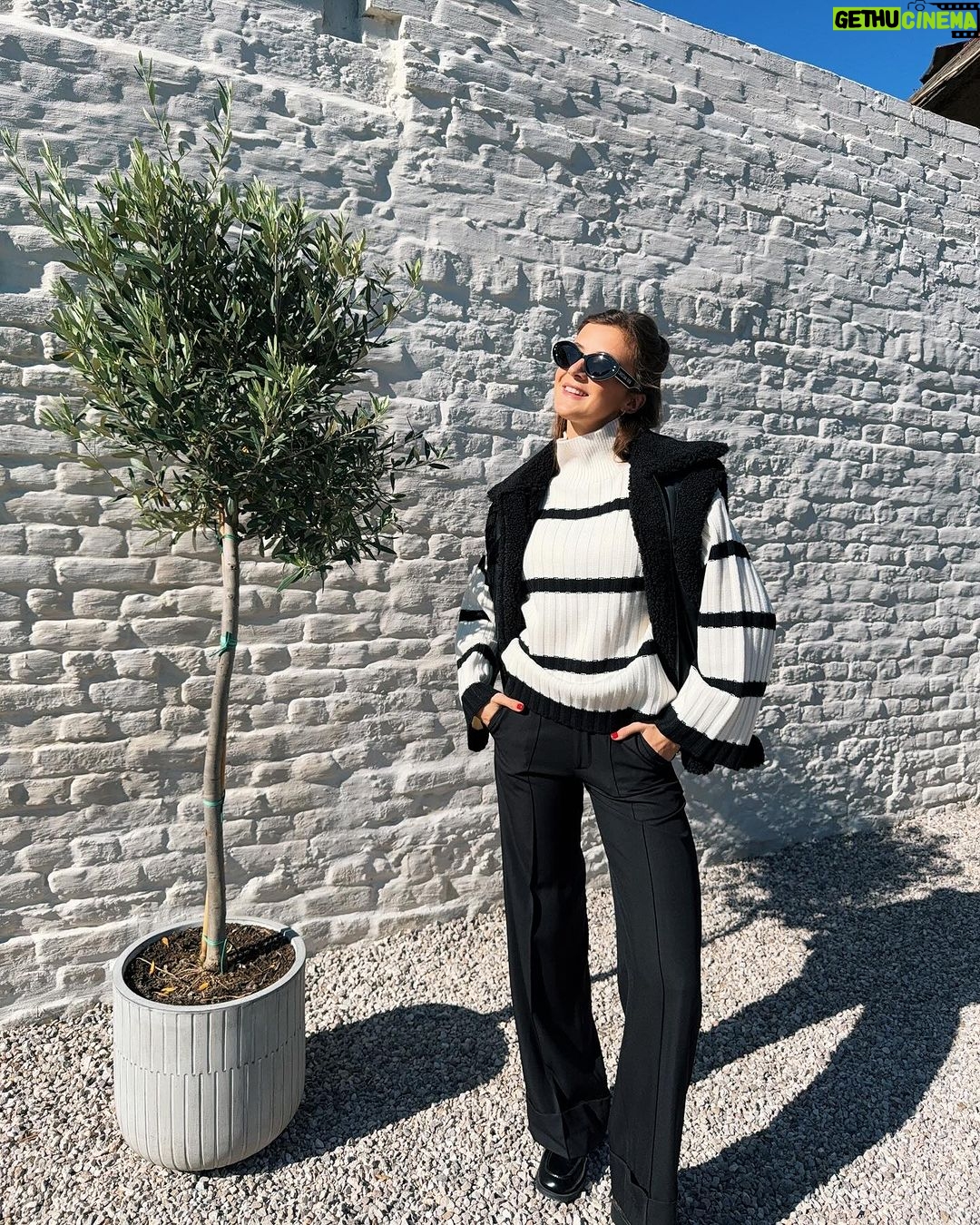 Jamie-Lee Six Instagram - Nugget stole the show π€ van 4 oktober tot 14 oktober zijn het opendeurdagen in @trendwalk en is er 10% korting op alles! Deze outfit komt ook van daar π₯Ήπ§Έπ publiciteit