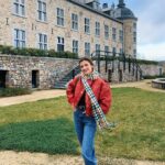 Jamie-Lee Six Instagram - de laatste twee zijn hoe het er effectief aan toe ging tijdens het nemen van deze foto’s 🤣💨🍂🐿️🌰 Château de Mirwart