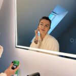 Jamie-Lee Six Instagram - kdenk de laatste tijd steeds meer na over wadak op men huid smeer, want da komt ook deels terecht in je lichaam! Tis dus wel belangrijk om voor een gezonde en natuurlijke optie te gaan 🫧 De Skin Food dagcrème van @weledabenelux is daarom een must in mijn routine. Een perfect hydraterende creme voor de komende koude dagen. Biologisch & 100% natuurlijk 🍒🍓🌹publiciteit #weledaskinfood #wateetjehuidvandaag
