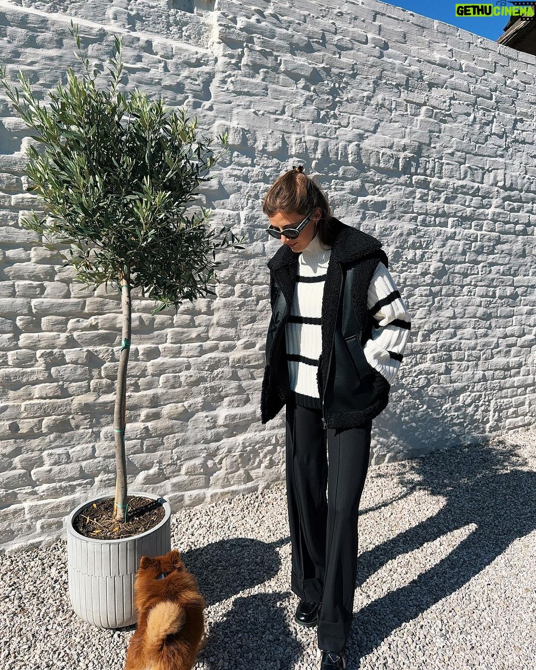 Jamie-Lee Six Instagram - Nugget stole the show π€ van 4 oktober tot 14 oktober zijn het opendeurdagen in @trendwalk en is er 10% korting op alles! Deze outfit komt ook van daar π₯Ήπ§Έπ publiciteit