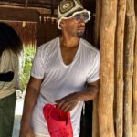 Jamie Foxx Instagram - You’re lookin at a man who is thankful… finally startin to feel like myself… it’s been an unexpected dark journey… but I can see the light… I’m thankful to everyone that reached out and sent well wishes and prayers… I have a lot of people to thank… u just don’t know how much it meant… I will be thanking all of you personally… and if you didn’t know… GOD IS GOOD… all day every day… #swipeleft #imbackandimbetter #nobaddays