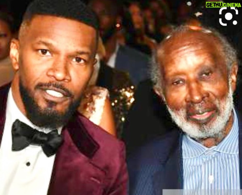Jamie Foxx Instagram - Condolences to the Avant family keeping you in our prayers… Mr Clarence Avant was the worlds mentor he shared his incredible intellect and knowledge to everyone that he interacted with… if you needed a kind word… guidance…or someone just to get your back he was the man….you will be missed terribly… a legend a warrior and a family man…@iamalexavant love you my brother 🙏🏾🙏🏾🙏🏾🙏🏾