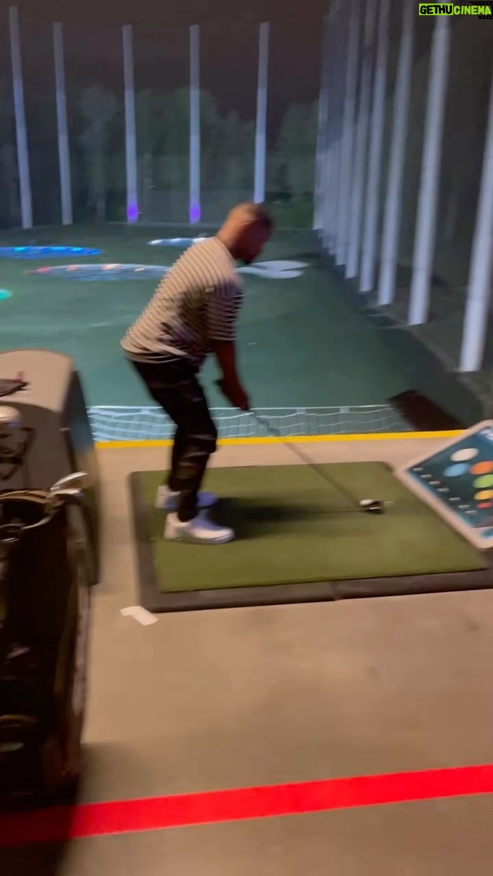 Jamie Foxx Instagram - I don’t play golf but I’m a affuleet! #bigswangs no tee necessary