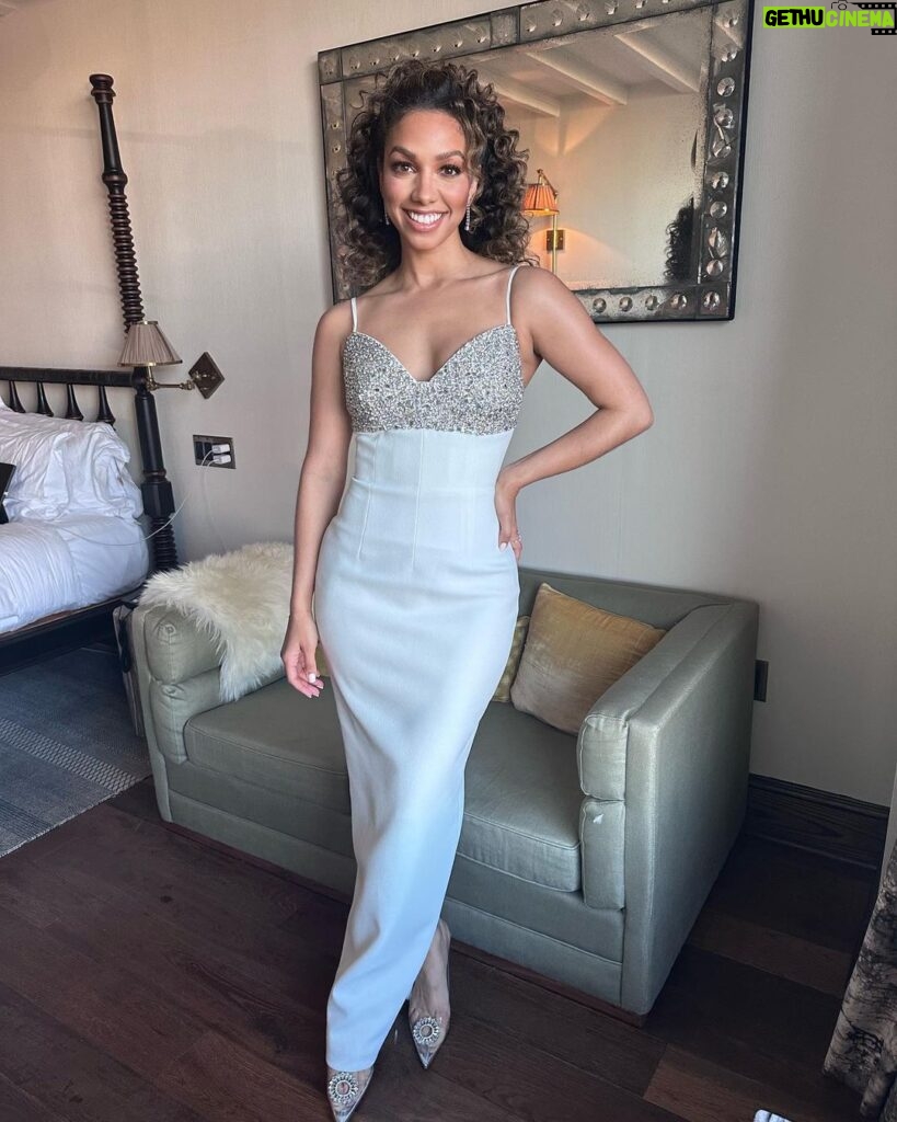 Jamie Foxx Instagram - Congratulations to my beautiful daughter she is receiving the Blossom award tonight from the endometriosis foundation of America… She has been very open and honest about what she’s going through and being able to share her story has informed and lifted other people in need. I love you to the moon and back. @corinnefoxx