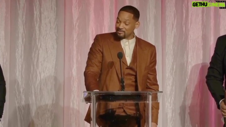 Jamie Foxx Instagram - @willsmith this has to be one of the most powerful…entertaining and funniest speech I’ve ever heard! Congratulations!! And when does your stand up comedy tour start???!