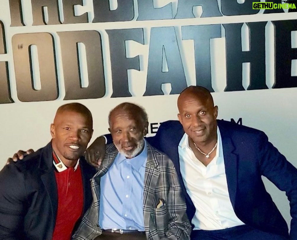 Jamie Foxx Instagram - Condolences to the Avant family keeping you in our prayers… Mr Clarence Avant was the worlds mentor he shared his incredible intellect and knowledge to everyone that he interacted with… if you needed a kind word… guidance…or someone just to get your back he was the man….you will be missed terribly… a legend a warrior and a family man…@iamalexavant love you my brother 🙏🏾🙏🏾🙏🏾🙏🏾
