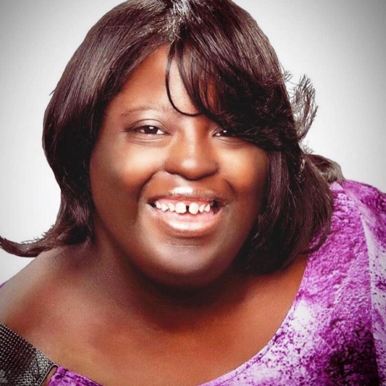 Jamie Foxx Instagram - Deondra I know ur in heaven making everyone laugh… and have everyone dancing to your songs. I miss you terribly, but I know that your soul is shining bright. I love u forever world Down syndrome day… @globaldownsyndrome 🙏🏾🙏🏾🙏🏾