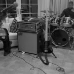 Jamie Foxx Instagram - #daddydaughtertime music rehearsals… Getting ready for the road… My daughter said let’s build it slow… I said I’m witchu… she said let’s hit that Barry White/ @therealmaryjblige … I said I’m witchu… #anelise 🎸🔥