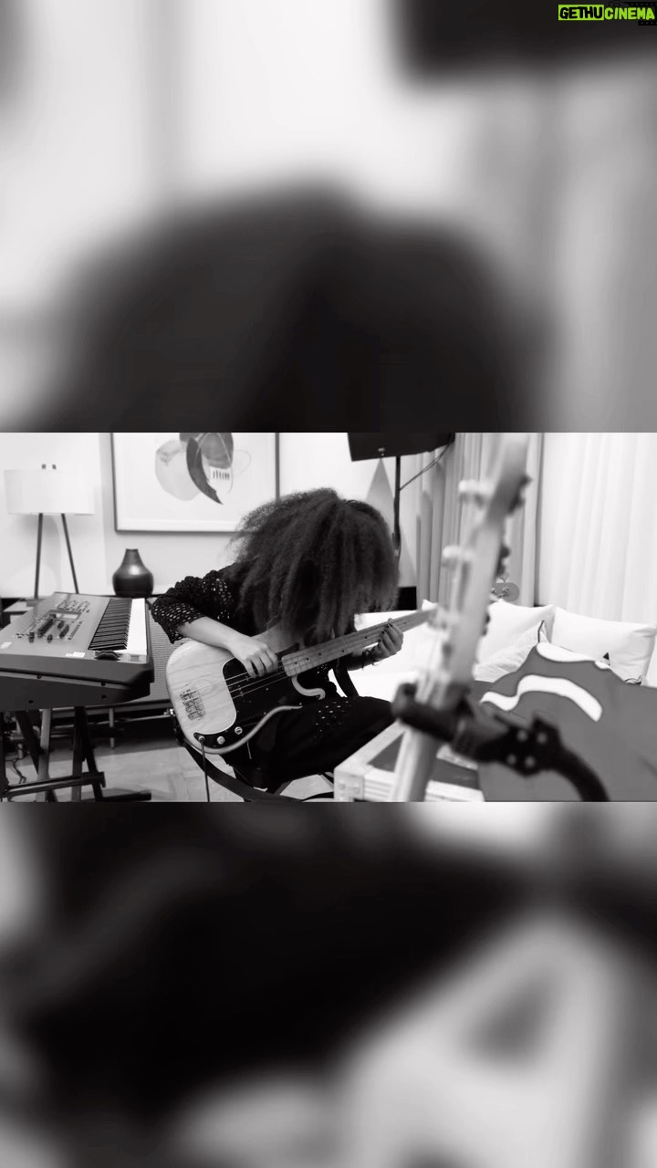 Jamie Foxx Instagram - OFF THE WALL 🎶 vibe… #daddydaughtertime daddy and daughter tour on the horizon! Anelise Foxx 14 gettin down to the Bass sicks