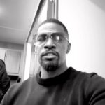 Jamie Foxx Instagram - Down time on set with my sis… #goodlove @frequency11 🔥🔥🔥🎶🎶🎶