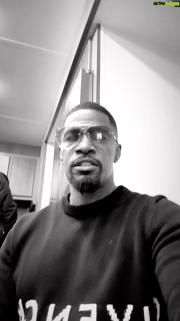 Jamie Foxx Instagram - Down time on set with my sisโฆ #goodlove @frequency11 ๐ฅ๐ฅ๐ฅ๐ถ๐ถ๐ถ